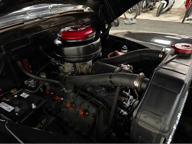Ford - fourdoor - v8 - oldtimer - 1945 - afbeelding 2 van  7