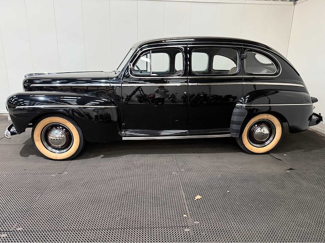 Ford - fourdoor - v8 - oldtimer - 1945 - afbeelding 5 van  7