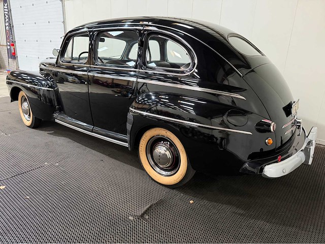 Ford - fourdoor - v8 - oldtimer - 1945 - afbeelding 6 van  7