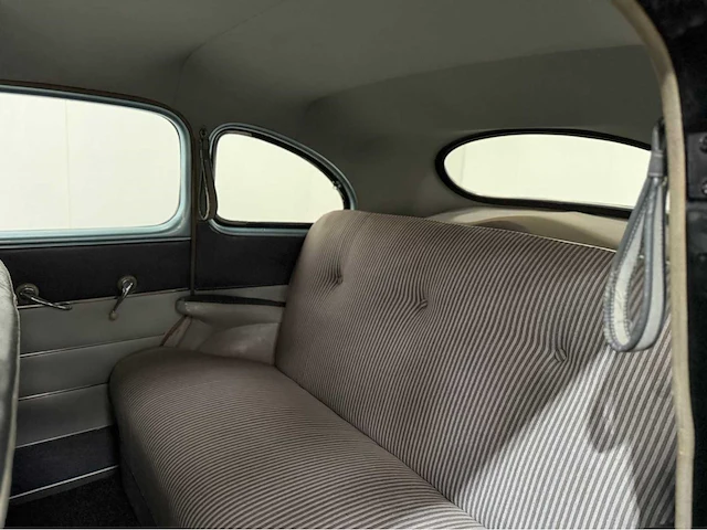 Ford - fourdoor - v8 - oldtimer - 1945 - afbeelding 7 van  31