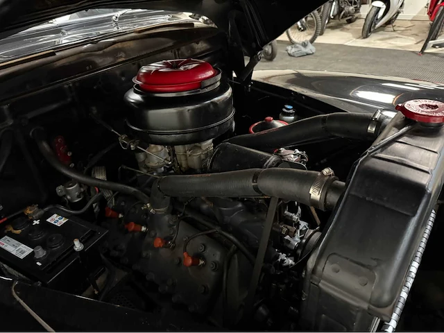 Ford - fourdoor - v8 - oldtimer - 1945 - afbeelding 11 van  31