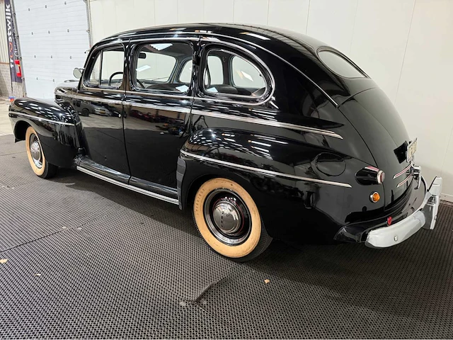 Ford - fourdoor - v8 - oldtimer - 1945 - afbeelding 27 van  31