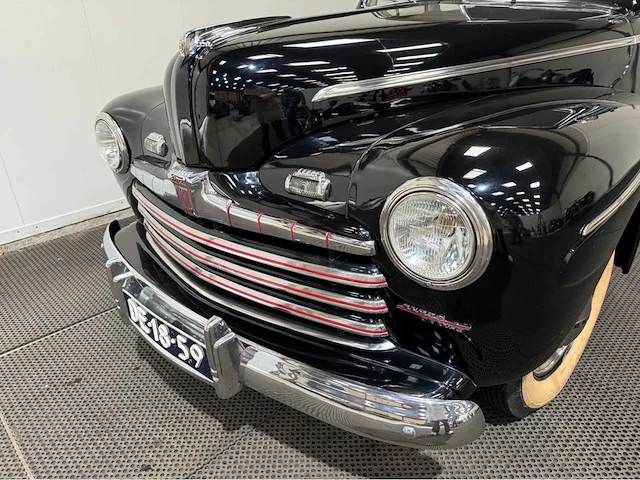 Ford - fourdoor - v8 - oldtimer - 1945 - afbeelding 30 van  31