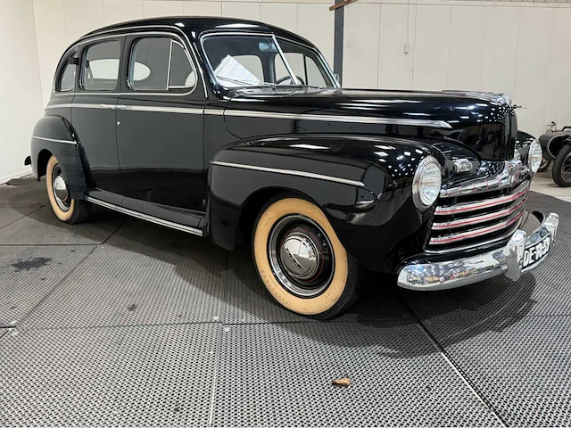 Ford - fourdoor - v8 - oldtimer - 1945 - afbeelding 31 van  31