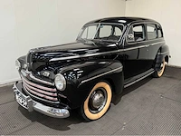 Ford - fourdoor - v8 - oldtimer - 1945