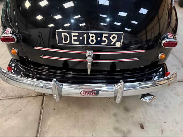 Ford - fourdoor - v8 - oldtimer - 1945 - afbeelding 20 van  31