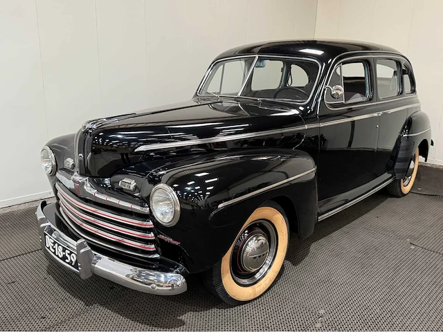 Ford - fourdoor - v8 - oldtimer - 1945 - afbeelding 23 van  31