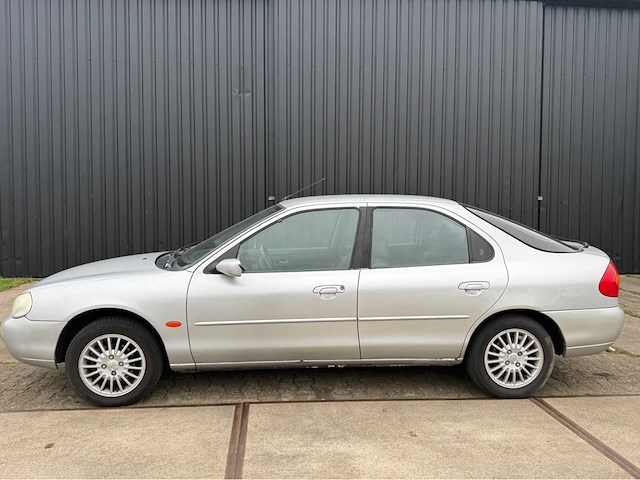 Ford - mondeo - personenauto - 2000 - afbeelding 9 van  15