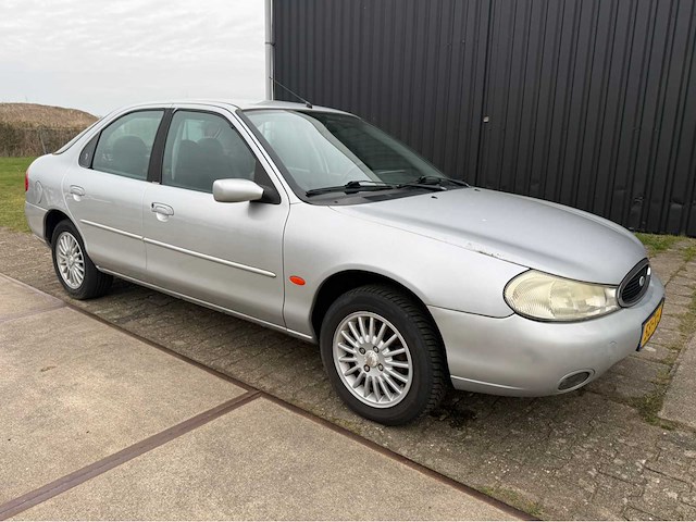 Ford - mondeo - personenauto - 2000 - afbeelding 20 van  24