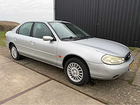 Ford - mondeo - personenauto - 2000 - afbeelding 20 van  24