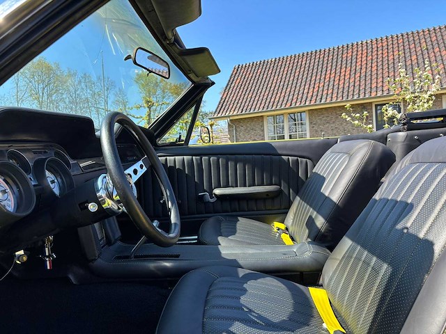 Ford - mustang - 302 v8 - automaat - oldtimer 1968 - afbeelding 2 van  45