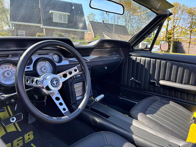 Ford - mustang - 302 v8 - automaat - oldtimer 1968 - afbeelding 3 van  45