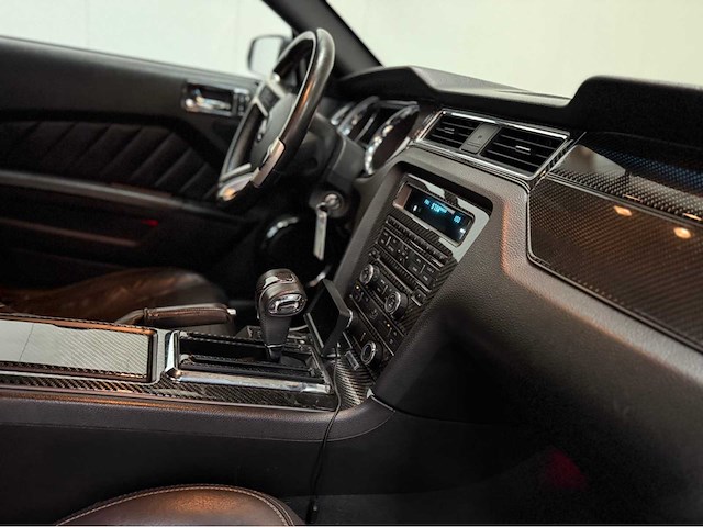 Ford - mustang - 4.0 v6 - personenauto - 2010 - afbeelding 9 van  38