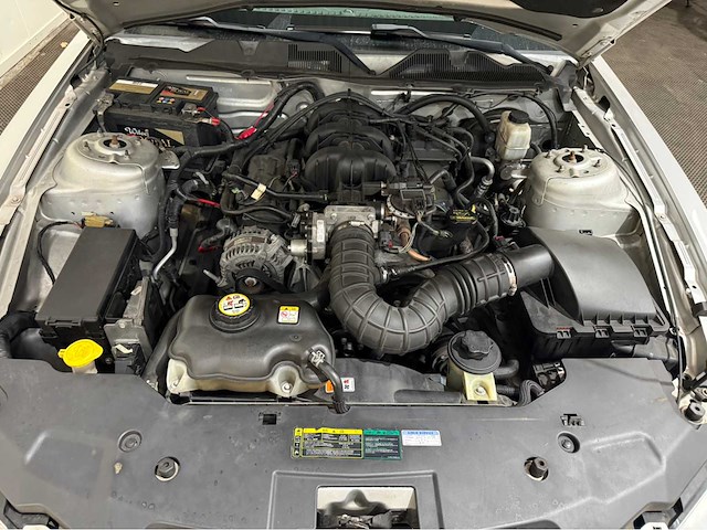 Ford - mustang - 4.0 v6 - personenauto - 2010 - afbeelding 10 van  18