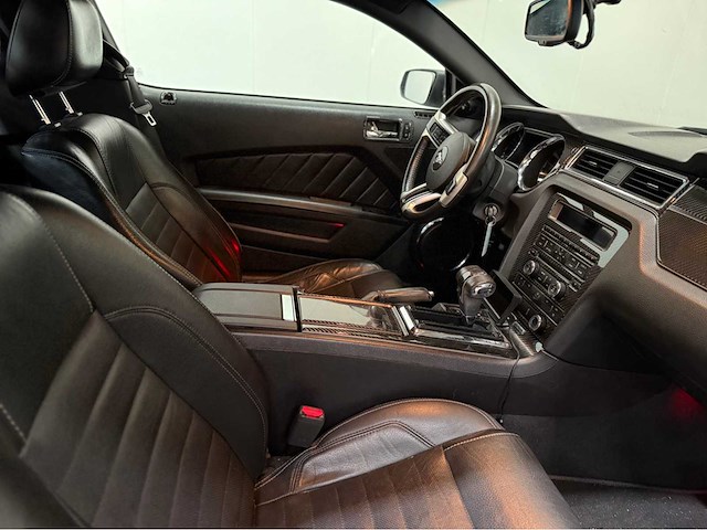 Ford - mustang - 4.0 v6 - personenauto - 2010 - afbeelding 4 van  38