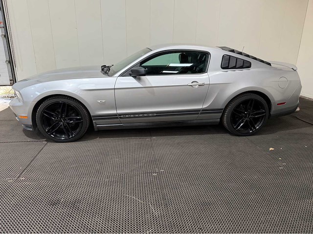 Ford - mustang - 4.0 v6 - personenauto - 2010 - afbeelding 36 van  38