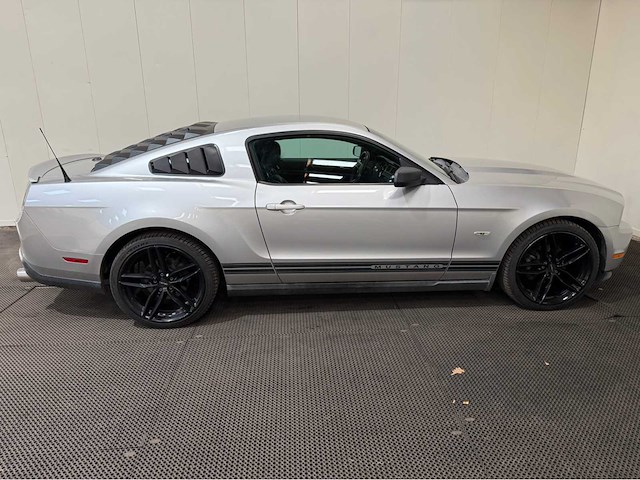 Ford - mustang - 4.0 v6 - personenauto - 2010 - afbeelding 28 van  38