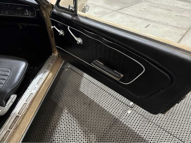Ford - mustang - cabriolet - oldtimer - 1965 - afbeelding 15 van  37