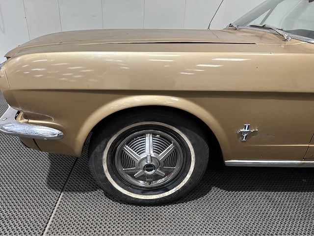 Ford - mustang - cabriolet - oldtimer - 1965 - afbeelding 25 van  37