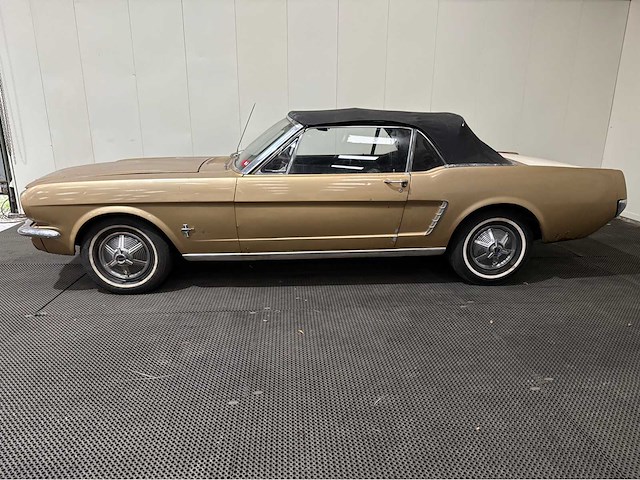 Ford - mustang - cabriolet - oldtimer - 1965 - afbeelding 23 van  37