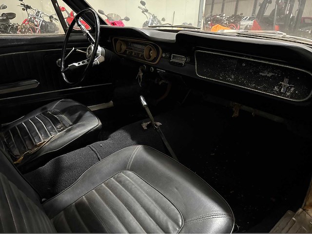 Ford - mustang - cabriolet - oldtimer - 1965 - afbeelding 8 van  37