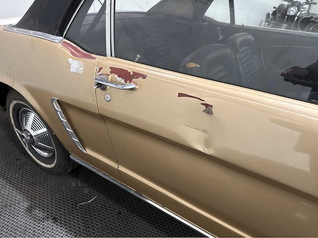 Ford - mustang - cabriolet - oldtimer - 1965 - afbeelding 11 van  37