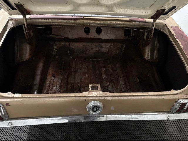 Ford - mustang - cabriolet - oldtimer - 1965 - afbeelding 22 van  37