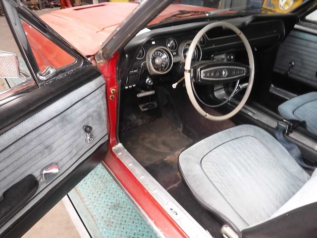 Ford - mustang - oldtimer - afbeelding 35 van  81