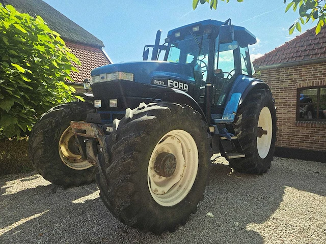Ford - new holland 8670 genesis - 1996 - vierwielaangedreven landbouwtractor - afbeelding 1 van  26
