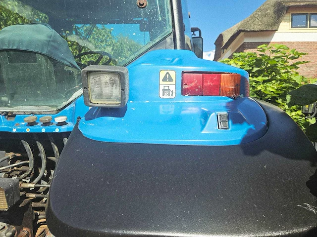 Ford - new holland 8670 genesis - 1996 - vierwielaangedreven landbouwtractor - afbeelding 13 van  26