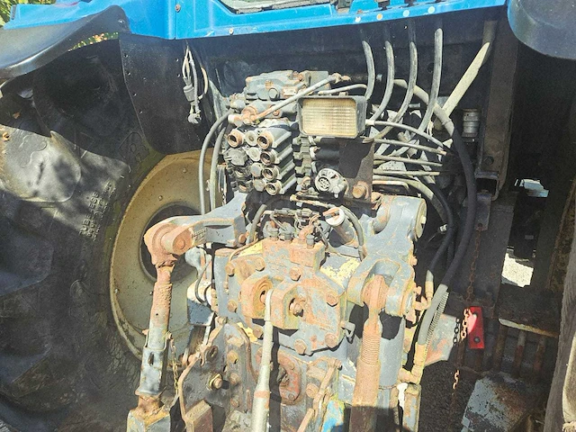 Ford - new holland 8670 genesis - 1996 - vierwielaangedreven landbouwtractor - afbeelding 14 van  26