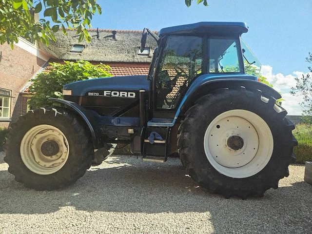 Ford - new holland 8670 genesis - 1996 - vierwielaangedreven landbouwtractor - afbeelding 18 van  26