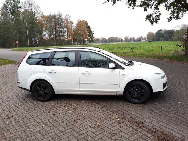 Ford - personenauto - afbeelding 14 van  19