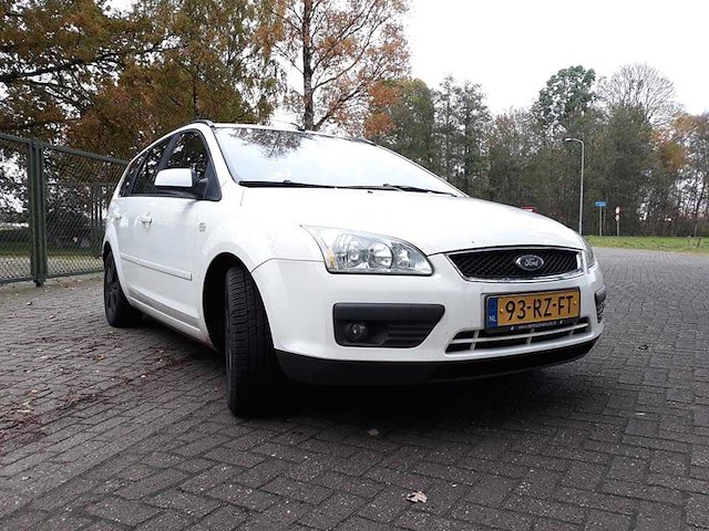 Ford - personenauto - afbeelding 15 van  19