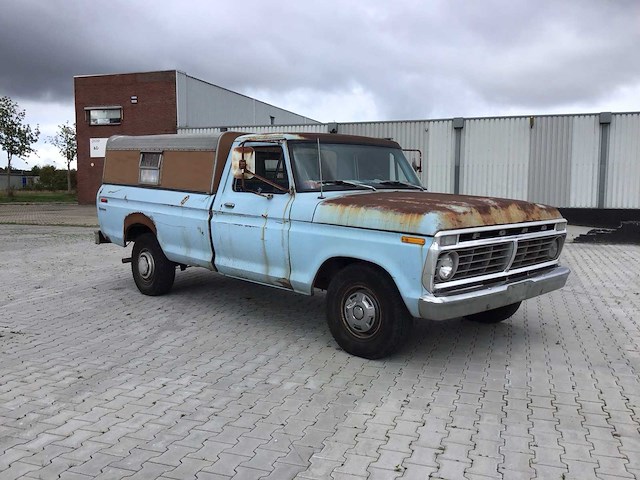 Ford - pick up - f250 - oldtimer - afbeelding 29 van  31