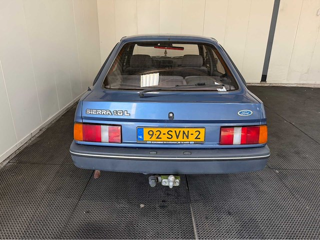 Ford - sierra - oldtimer - 1986 - afbeelding 2 van  31