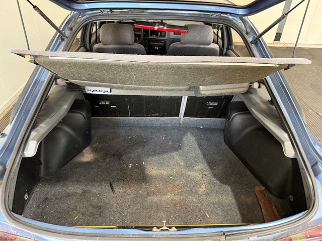 Ford - sierra - oldtimer - 1986 - afbeelding 21 van  31