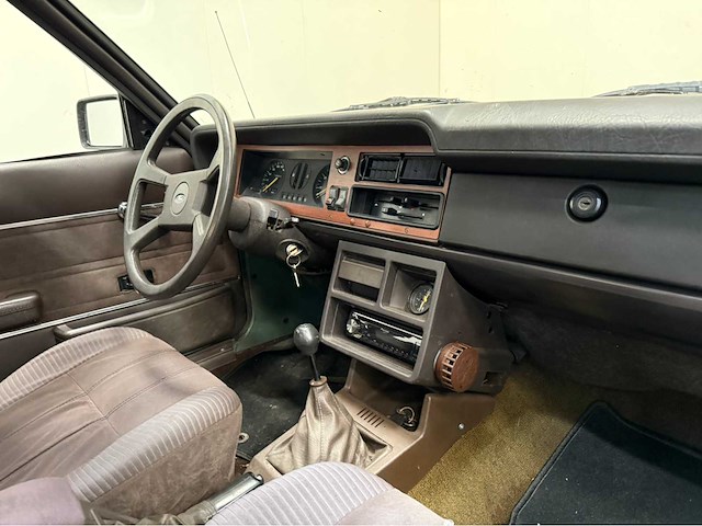 Ford - taunus - 2.0 gl - oldtimer - 1981 - afbeelding 2 van  16