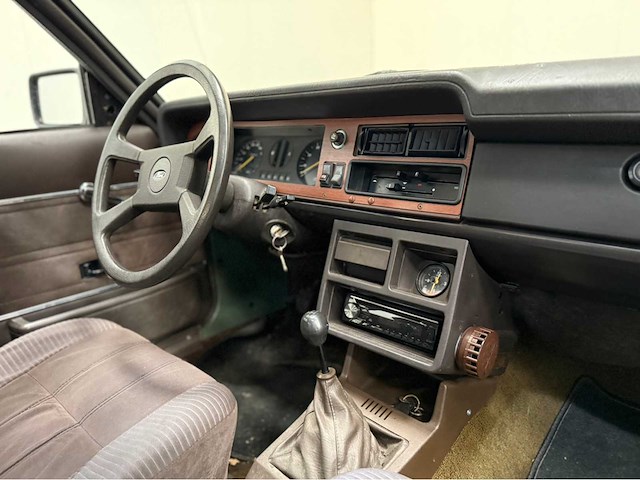 Ford - taunus - 2.0 gl - oldtimer - 1981 - afbeelding 3 van  23