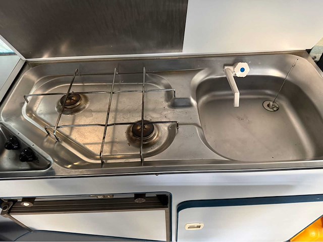 Ford - transit - camper - oldtimer - 1986 - afbeelding 4 van  8