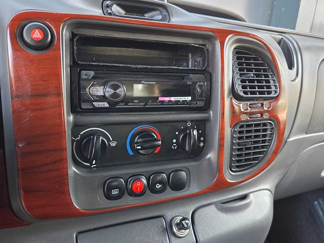 Ford - transit/tourneo - benzine/lpg - dak ventilator - 2002 - camper - afbeelding 21 van  31