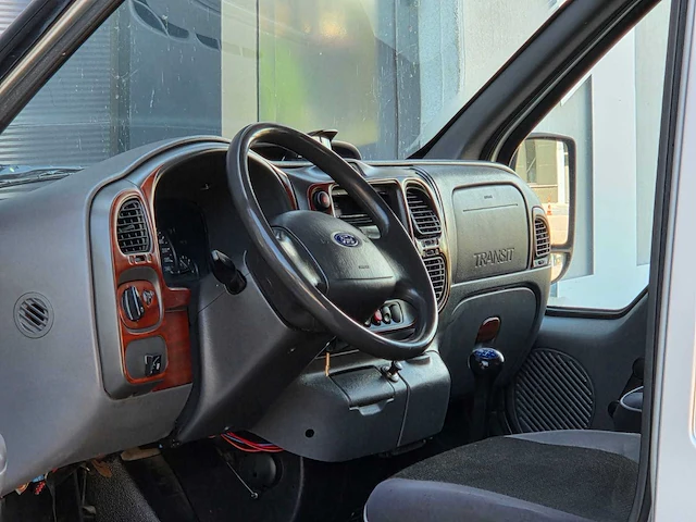 Ford - transit/tourneo - benzine/lpg - dak ventilator - 2002 - camper - afbeelding 2 van  31