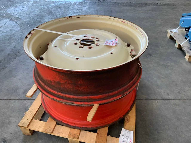 Ford 00 en 10 series velg (2x) - afbeelding 1 van  5