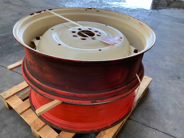 Ford 00 en 10 series velg (2x) - afbeelding 2 van  5