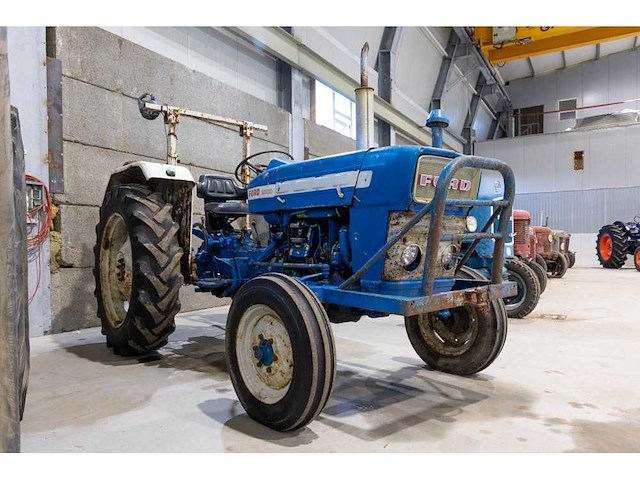 Ford 2000 oldtimer tractor - afbeelding 1 van  10