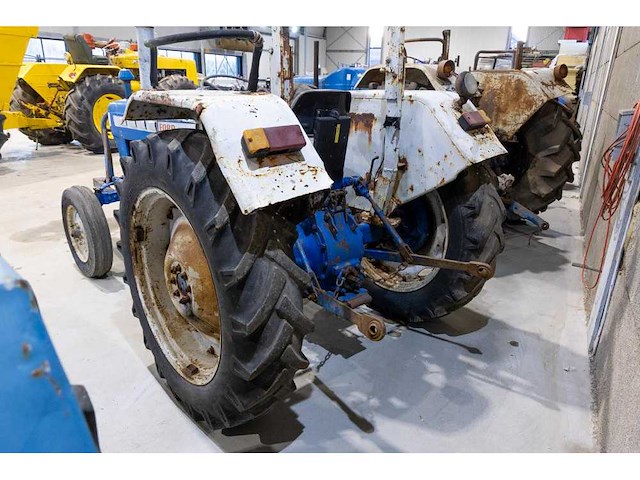 Ford 2000 oldtimer tractor - afbeelding 4 van  10