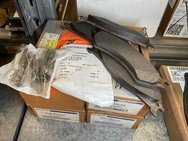 Ford 2c2z-2200-aa shoe and lining kit - afbeelding 1 van  3