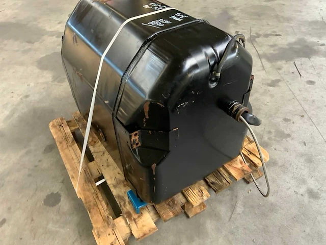 Ford 30 serie brandstoftank - afbeelding 4 van  7