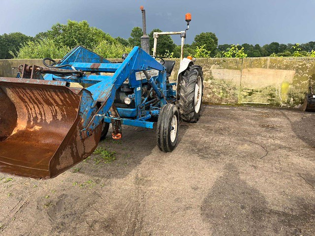 Ford 3000 oldtimer tractor - afbeelding 1 van  8
