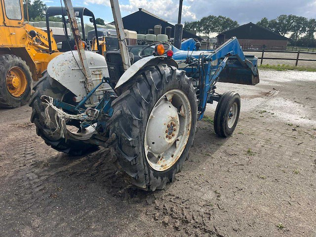 Ford 3000 oldtimer tractor - afbeelding 3 van  8